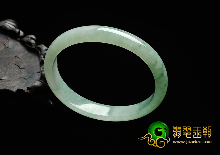 糯冰种豆色飘花缅甸翡翠贵妃镯（56.4mm-48.7mm）