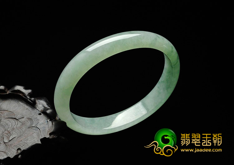 糯冰种豆色飘花缅甸翡翠贵妃镯（56.4mm-48.7mm）