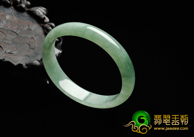 糯冰种豆色缅甸翡翠贵妃镯（54.6mm-48.9mm）
