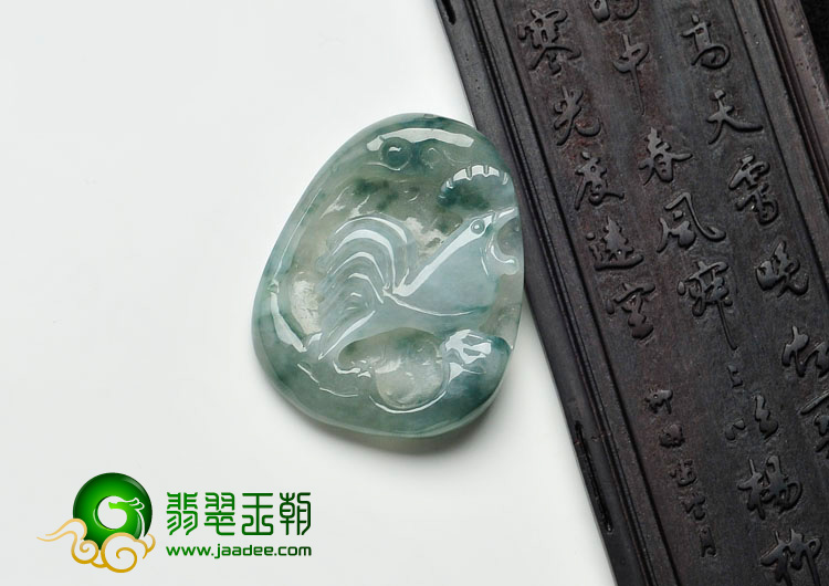冰种飘花缅甸翡翠闻鸡起舞挂件