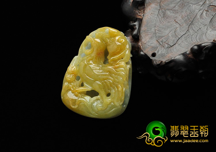 糯冰种黄翡缅甸翡翠闻鸡起舞挂件