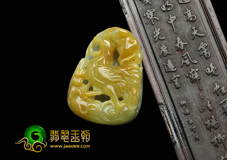 糯冰种黄翡缅甸翡翠闻鸡起舞挂件