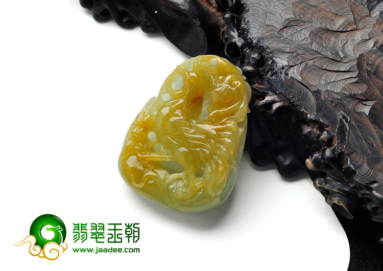 糯冰种黄翡缅甸翡翠闻鸡起舞挂件