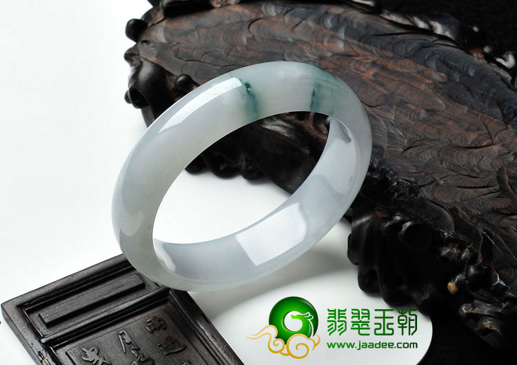 糯冰种飘花缅甸翡翠手镯（57.3mm）