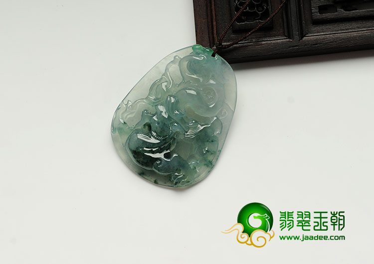 冰玻种飘花缅甸翡翠龙牌挂件