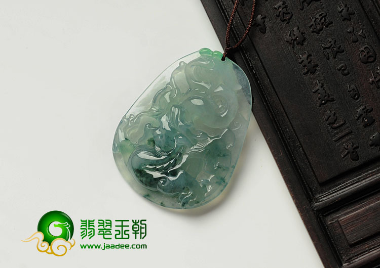 冰玻种飘花缅甸翡翠龙牌挂件