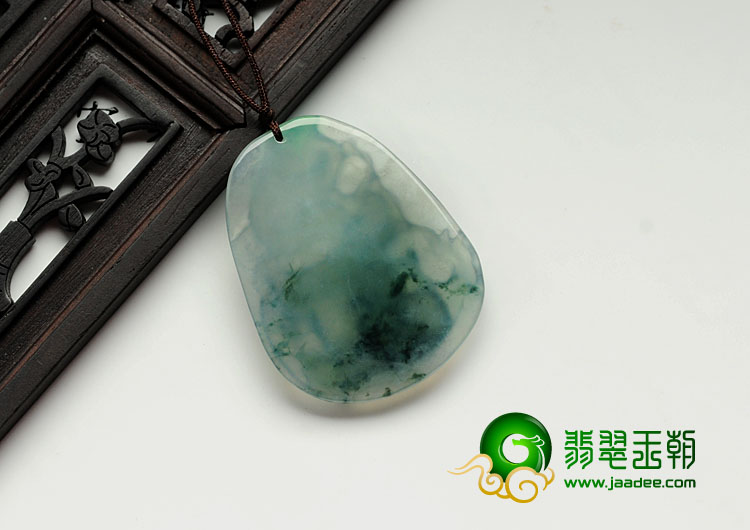冰玻种飘花缅甸翡翠龙牌挂件
