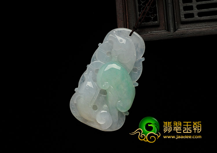 糯冰种淡豆色缅甸翡翠年年有余挂件