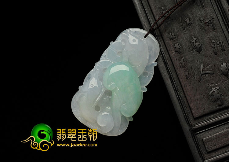 糯冰种淡豆色缅甸翡翠年年有余挂件