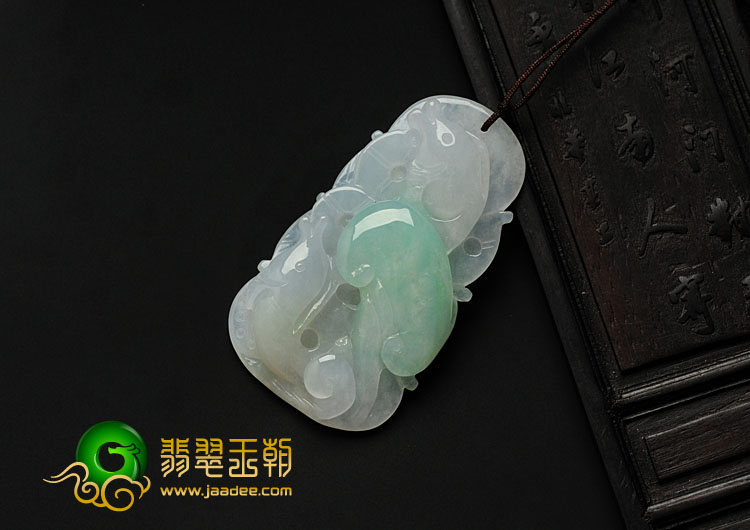 糯冰种淡豆色缅甸翡翠年年有余挂件