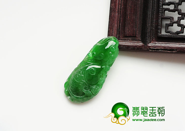 糯冰种菠菜绿缅甸翡翠年年有余挂件