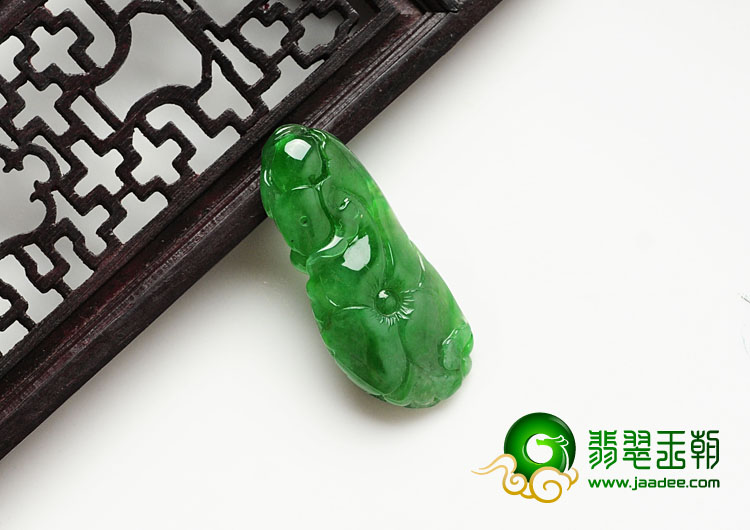 糯冰种菠菜绿缅甸翡翠年年有余挂件