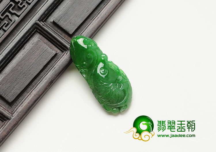 糯冰种菠菜绿缅甸翡翠年年有余挂件