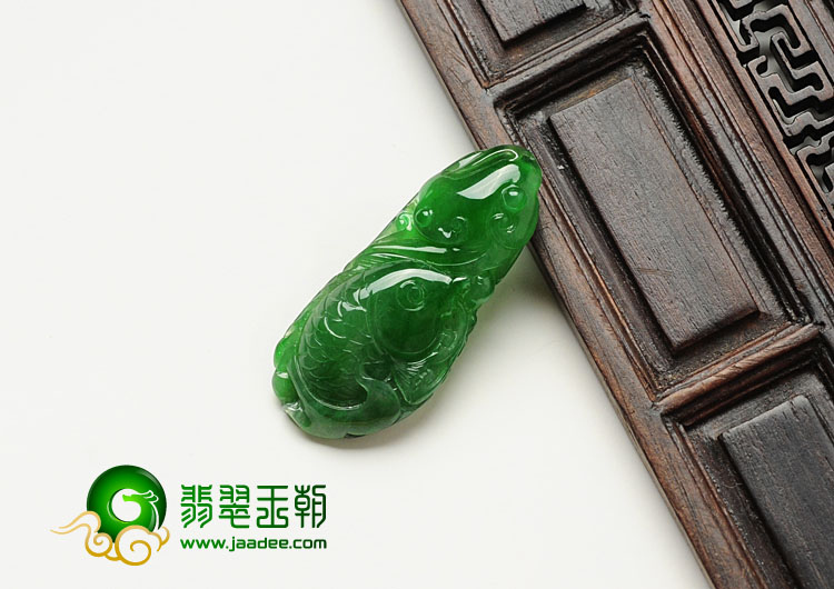 糯冰种菠菜绿缅甸翡翠年年有余挂件