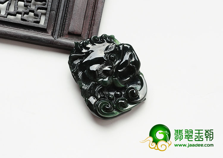 feicui冰种墨翠缅甸翡翠鹰头挂件