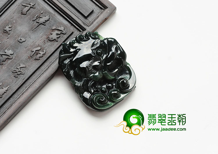 feicui冰种墨翠缅甸翡翠鹰头挂件