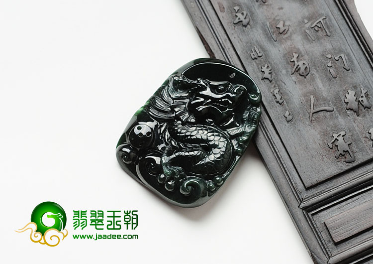 冰种墨翠缅甸翡翠龙牌挂件