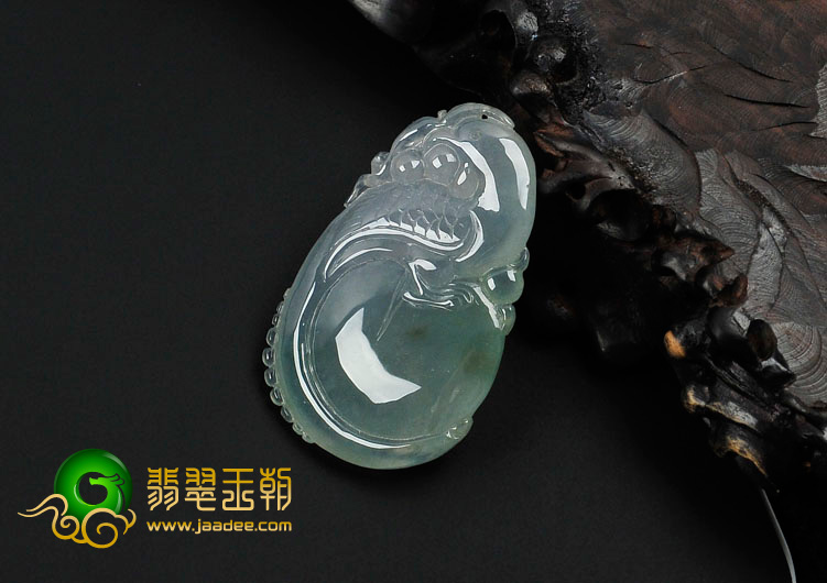 冰种晴水略带黄翡缅甸翡翠龙抱珠挂件