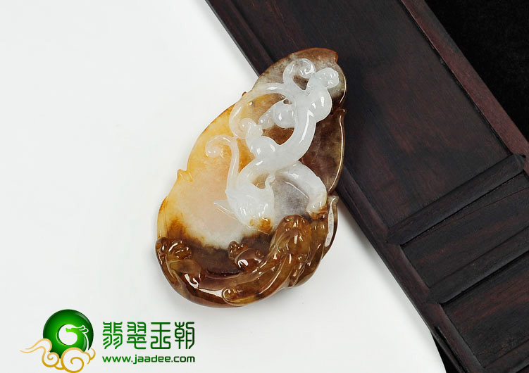 冰种褐黄翡缅甸翡翠双龙会挂件
