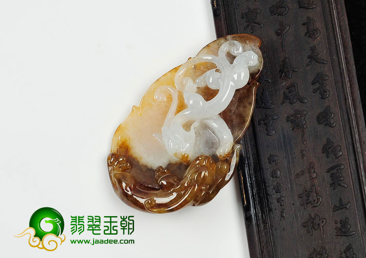 冰种褐黄翡缅甸翡翠双龙会挂件