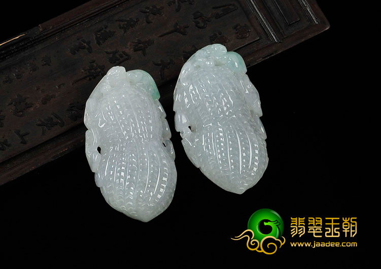 冰种晴水略飘翠缅甸翡翠花生挂件（单价）