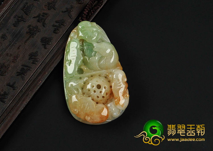 糯冰种三彩缅甸翡翠年年有余挂件
