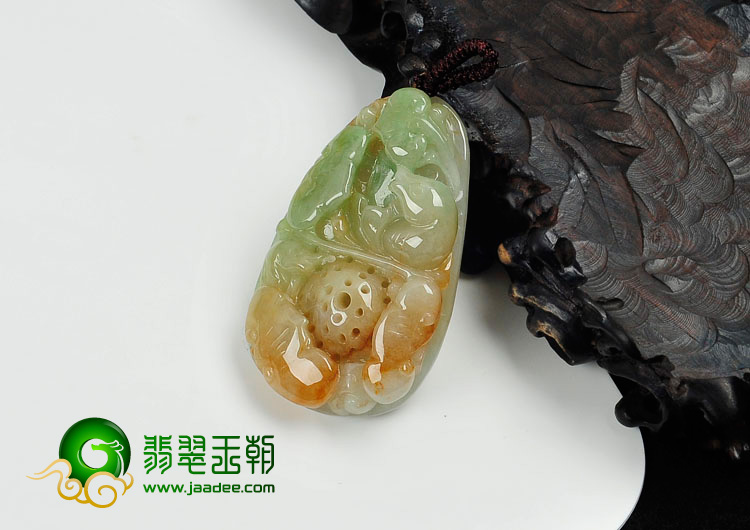 糯冰种三彩缅甸翡翠年年有余挂件