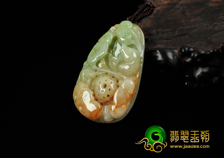 糯冰种三彩缅甸翡翠年年有余挂件