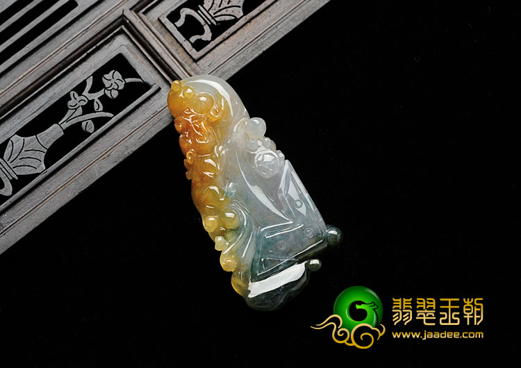 糯冰种黄翡飘花缅甸翡翠仿古龙挂件