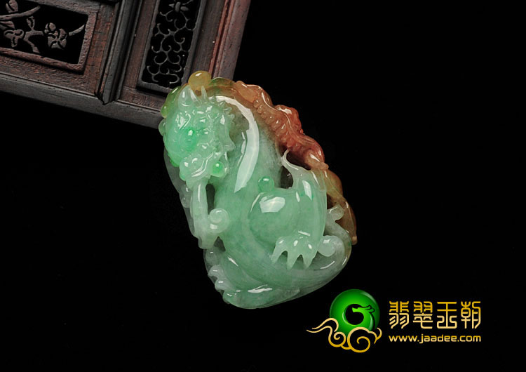 糯冰种三彩缅甸翡翠飞龙在天挂件