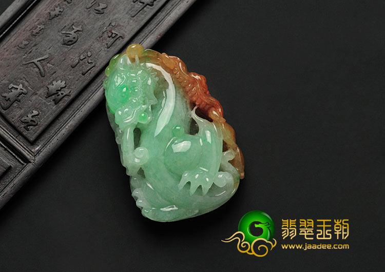 糯冰种三彩缅甸翡翠飞龙在天挂件