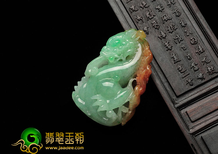 糯冰种三彩缅甸翡翠飞龙在天挂件
