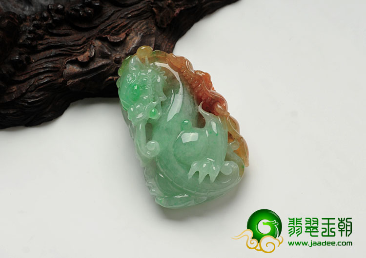 糯冰种三彩缅甸翡翠飞龙在天挂件