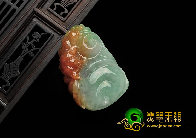 糯冰种三彩缅甸翡翠飞龙在天挂件