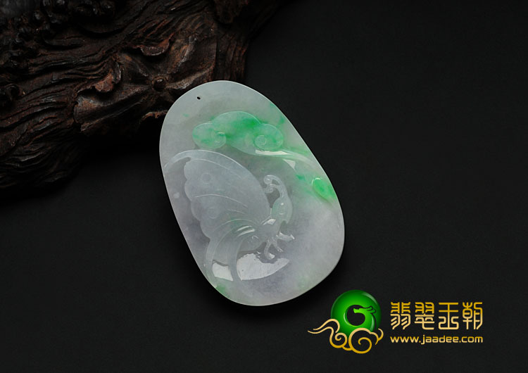 糯冰种淡春带彩缅甸翡翠蝴蝶挂件