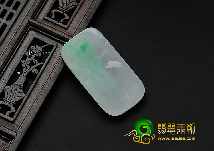 糯冰种飘翠缅甸翡翠龙牌挂件