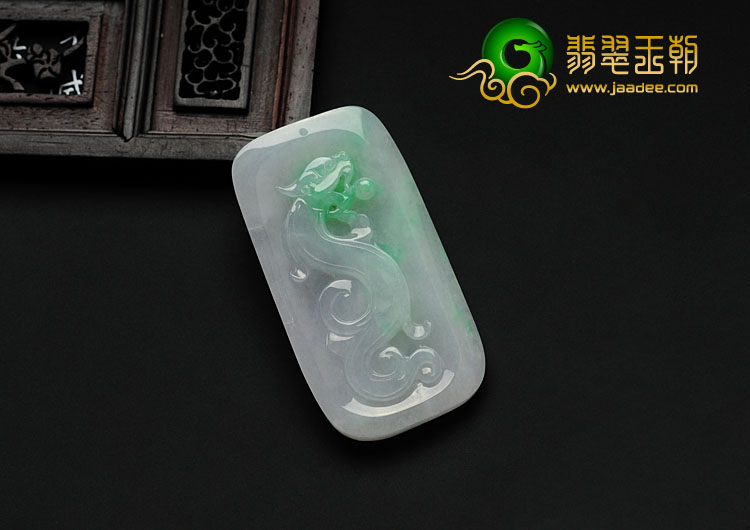 糯冰种飘翠缅甸翡翠龙牌挂件