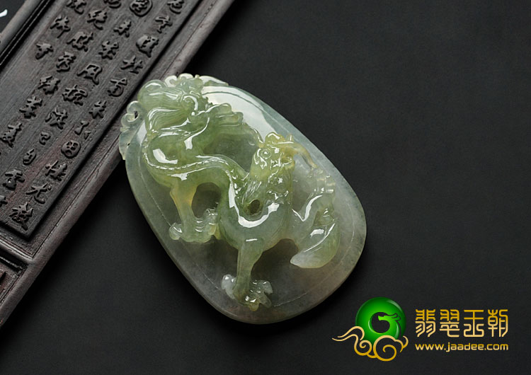 糯冰种淡黄翡缅甸翡翠大龙牌挂件