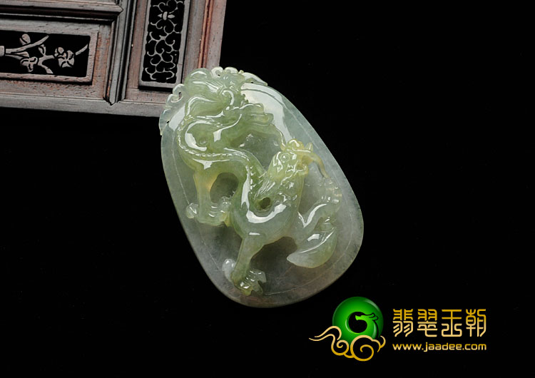 糯冰种淡黄翡缅甸翡翠大龙牌挂件