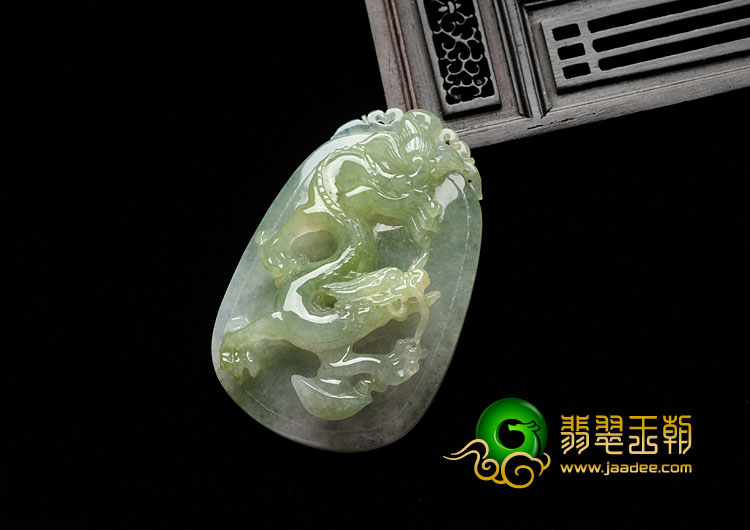 糯冰种淡黄翡缅甸翡翠大龙牌挂件