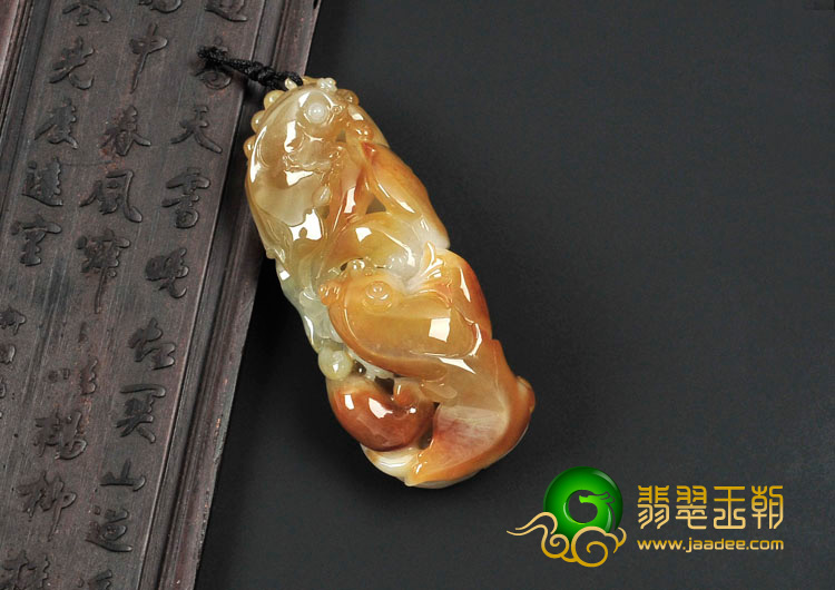 糯冰种褐黄翡缅甸翡翠年年有余挂件