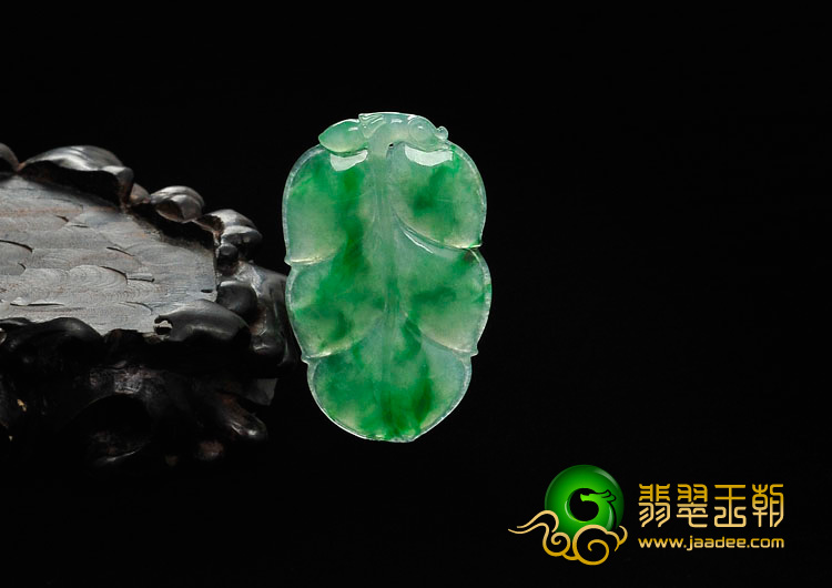 冰种飘翠缅甸翡翠叶子挂件