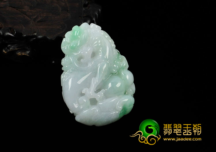 糯冰种翠色缅甸翡翠一叶成龙挂件