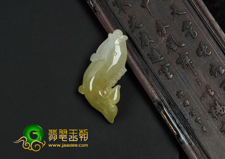 糯冰种褐黄翡缅甸翡翠小鱼挂件