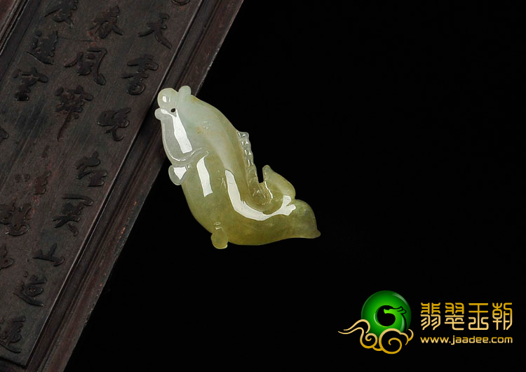 糯冰种褐黄翡缅甸翡翠小鱼挂件