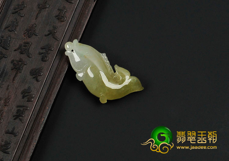 糯冰种褐黄翡缅甸翡翠小鱼挂件