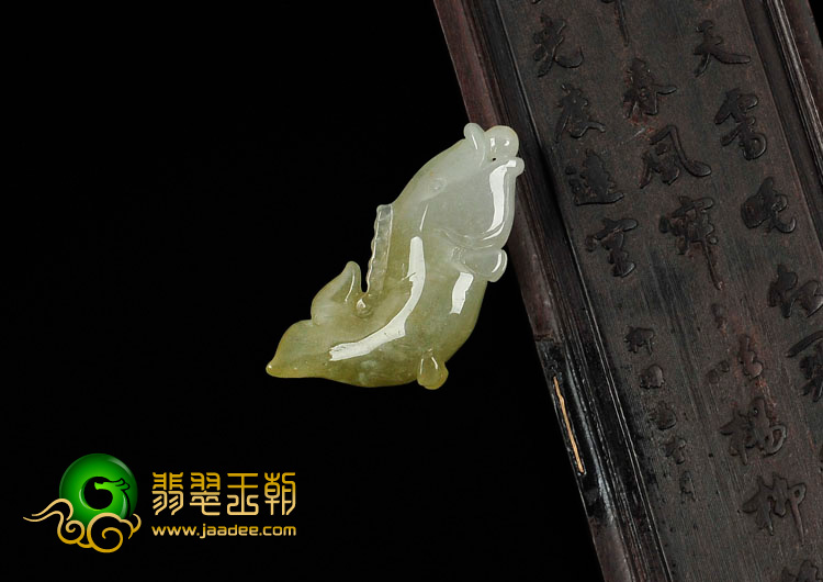 糯冰种褐黄翡缅甸翡翠小鱼挂件