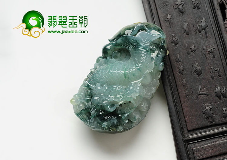 糯冰种黄翡飘花缅甸翡翠龙鱼手玩件