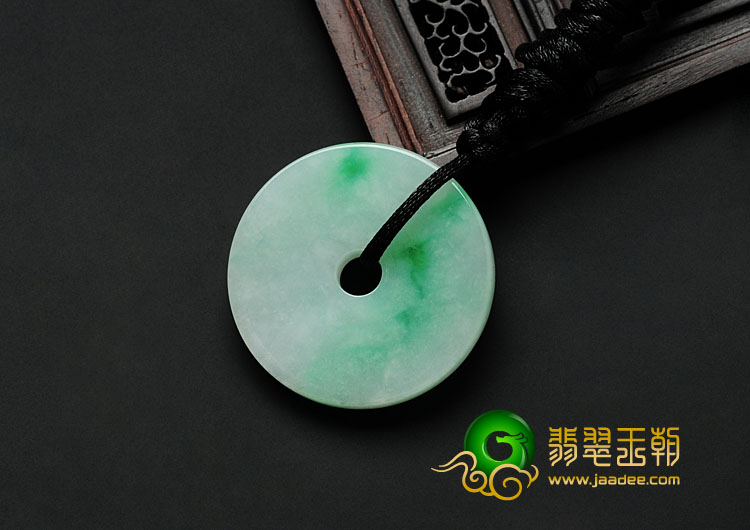 糯冰种飘翠缅甸翡翠平安扣挂件