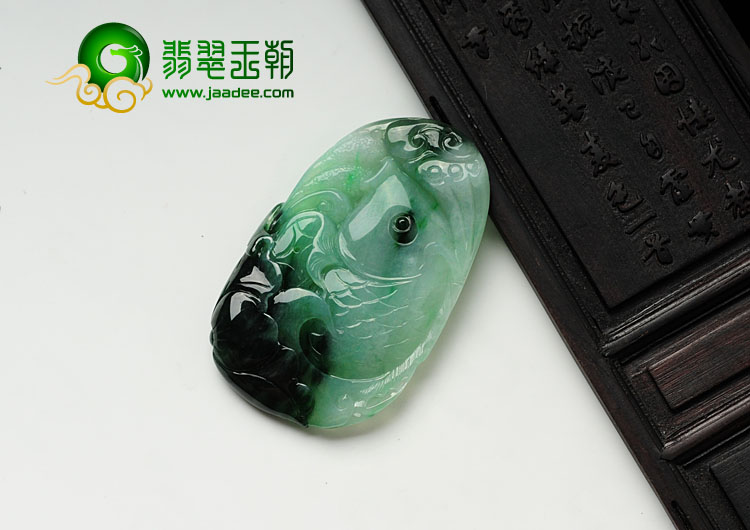 糯冰种飘花缅甸翡翠年年有余挂件
